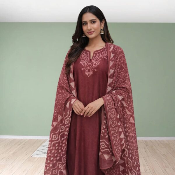 Women Solid Kurta with Printed Dupatta